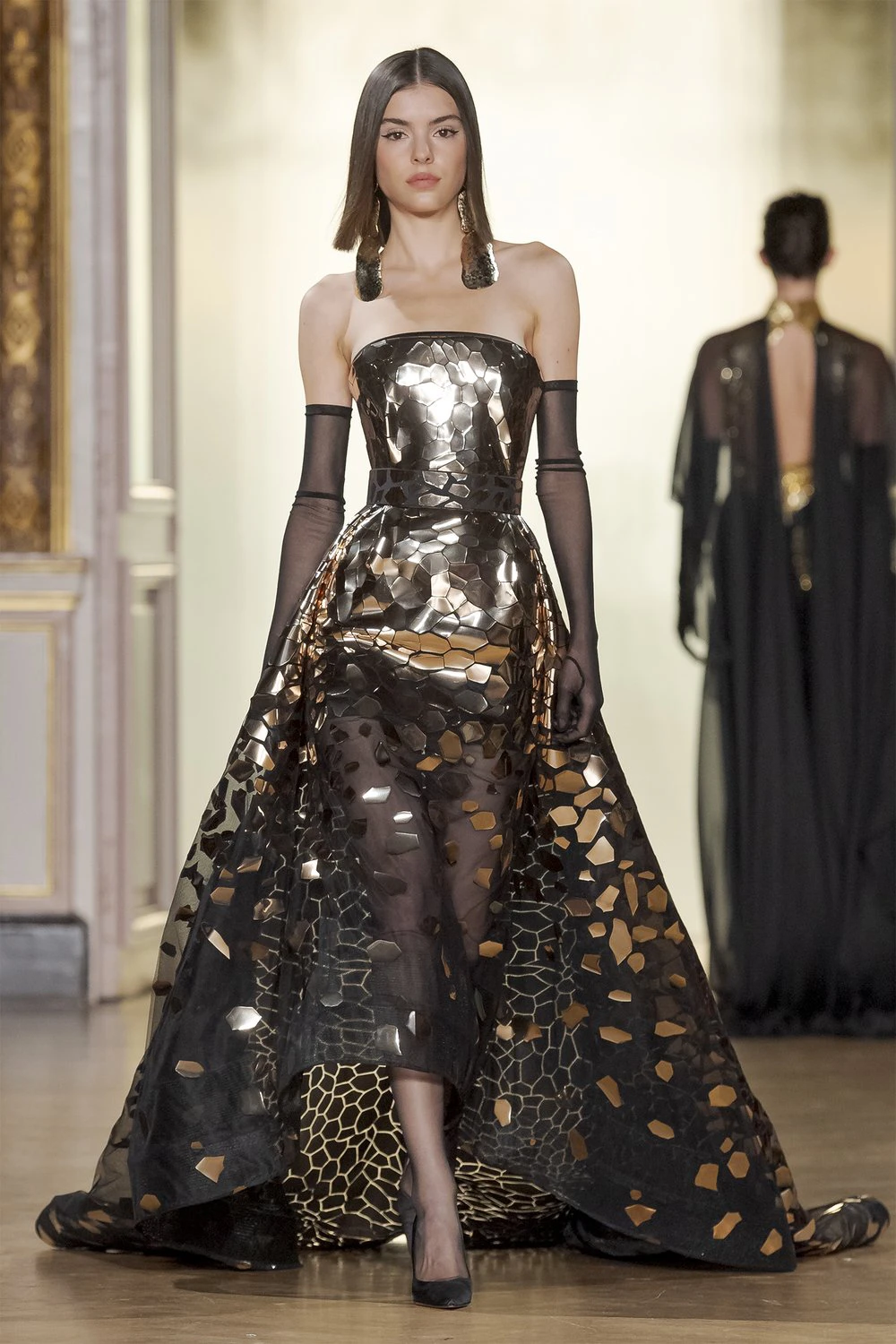 Maria Vitória para Georges Chakra | Paris Fall 23 Couture